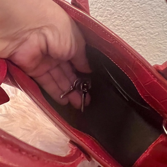 Saint Laurent Croc embossed red handbag with crossbody strap, dust bag, 🔐 - Picture 2 of 7